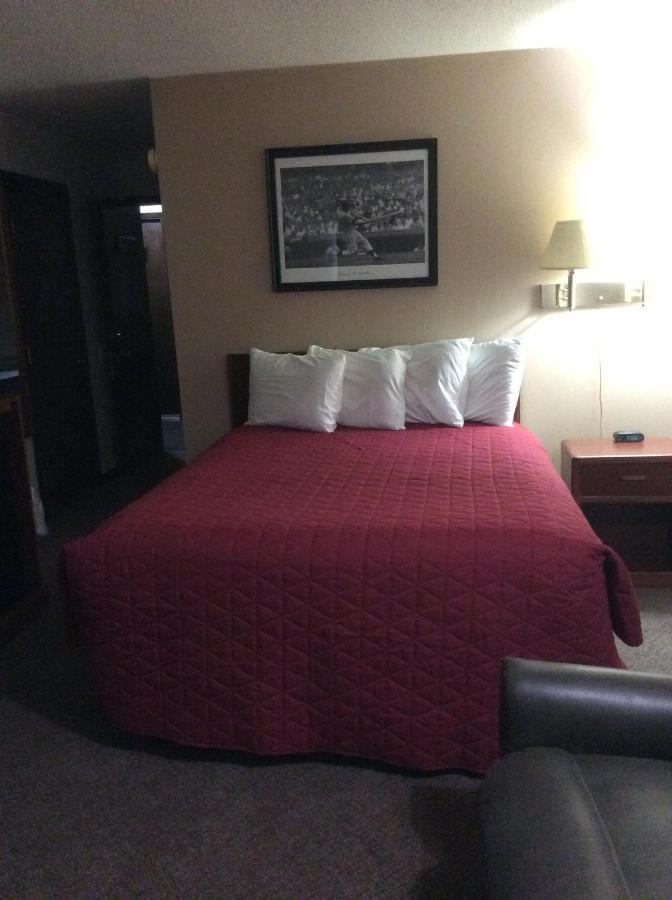 Sports Club Motel Wayne Bagian luar foto
