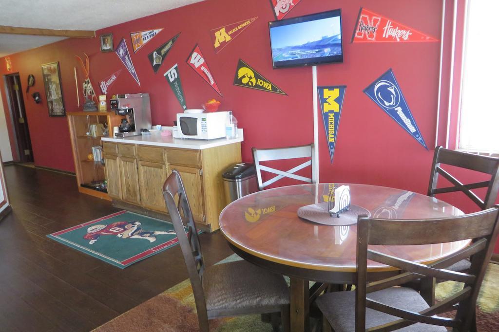 Sports Club Motel Wayne Bagian luar foto