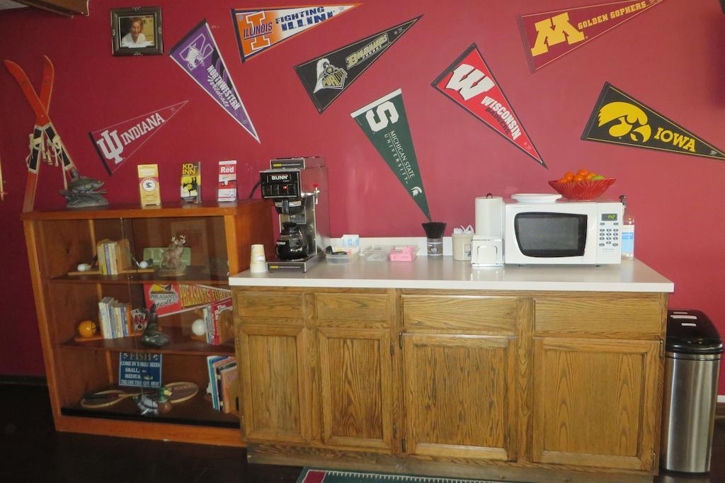 Sports Club Motel Wayne Bagian luar foto