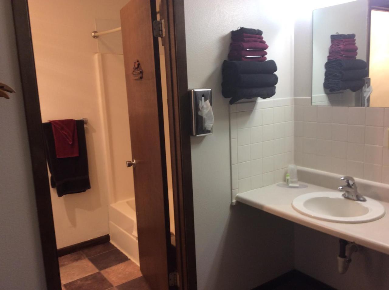 Sports Club Motel Wayne Bagian luar foto