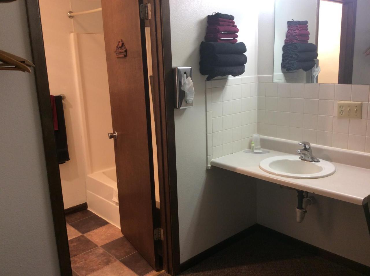 Sports Club Motel Wayne Bagian luar foto