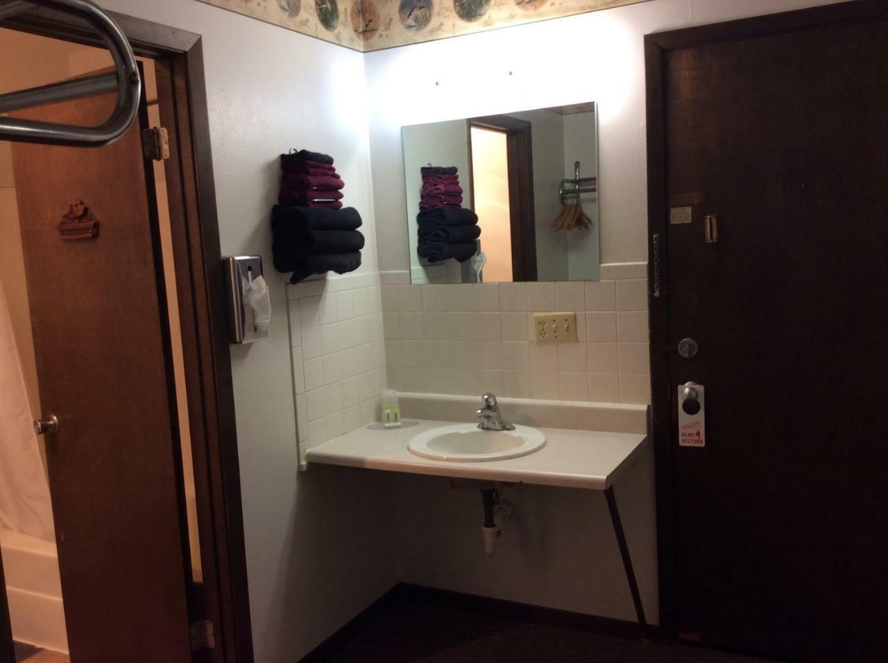 Sports Club Motel Wayne Bagian luar foto
