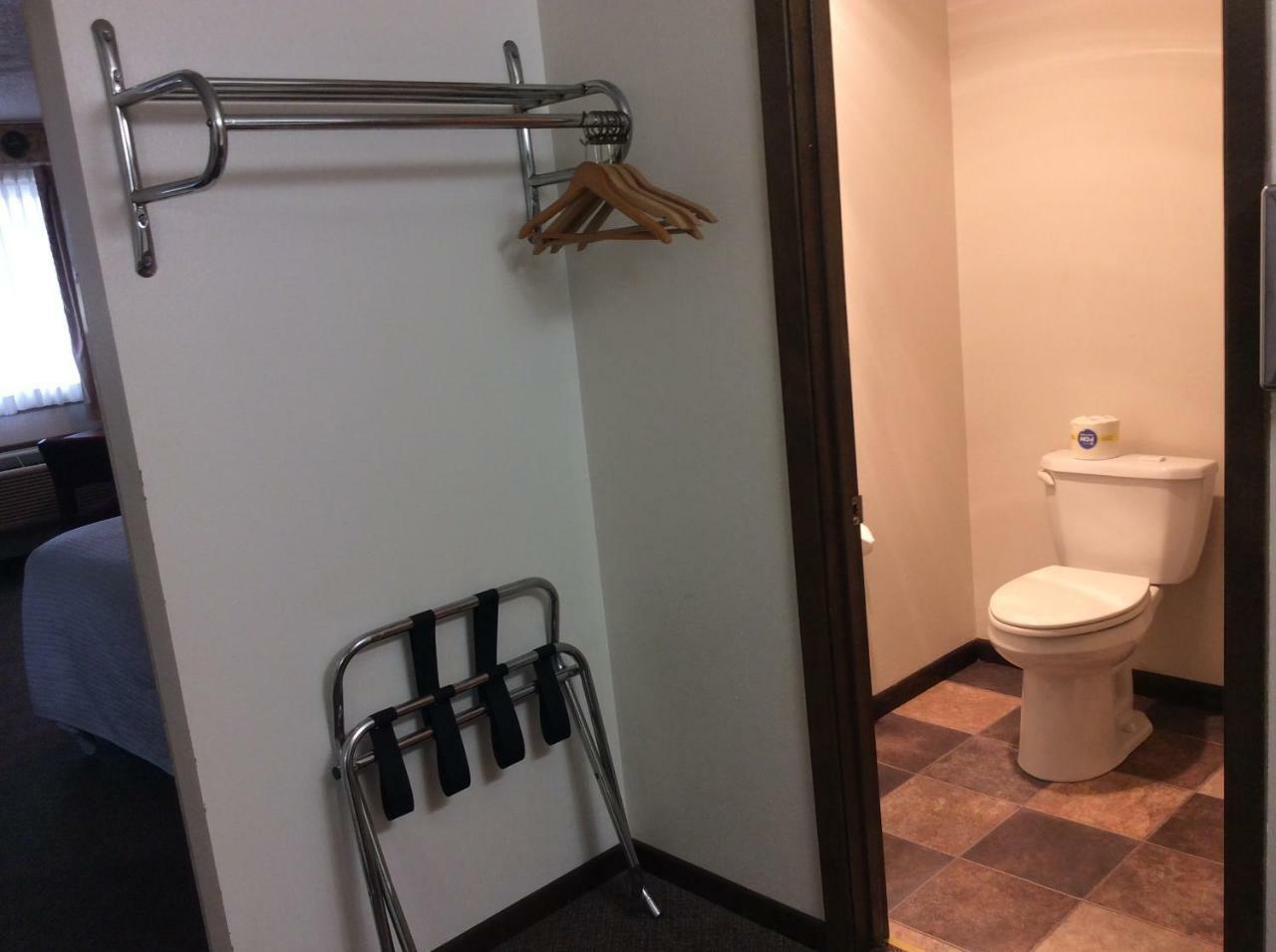 Sports Club Motel Wayne Bagian luar foto