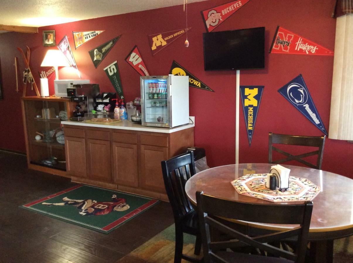 Sports Club Motel Wayne Bagian luar foto